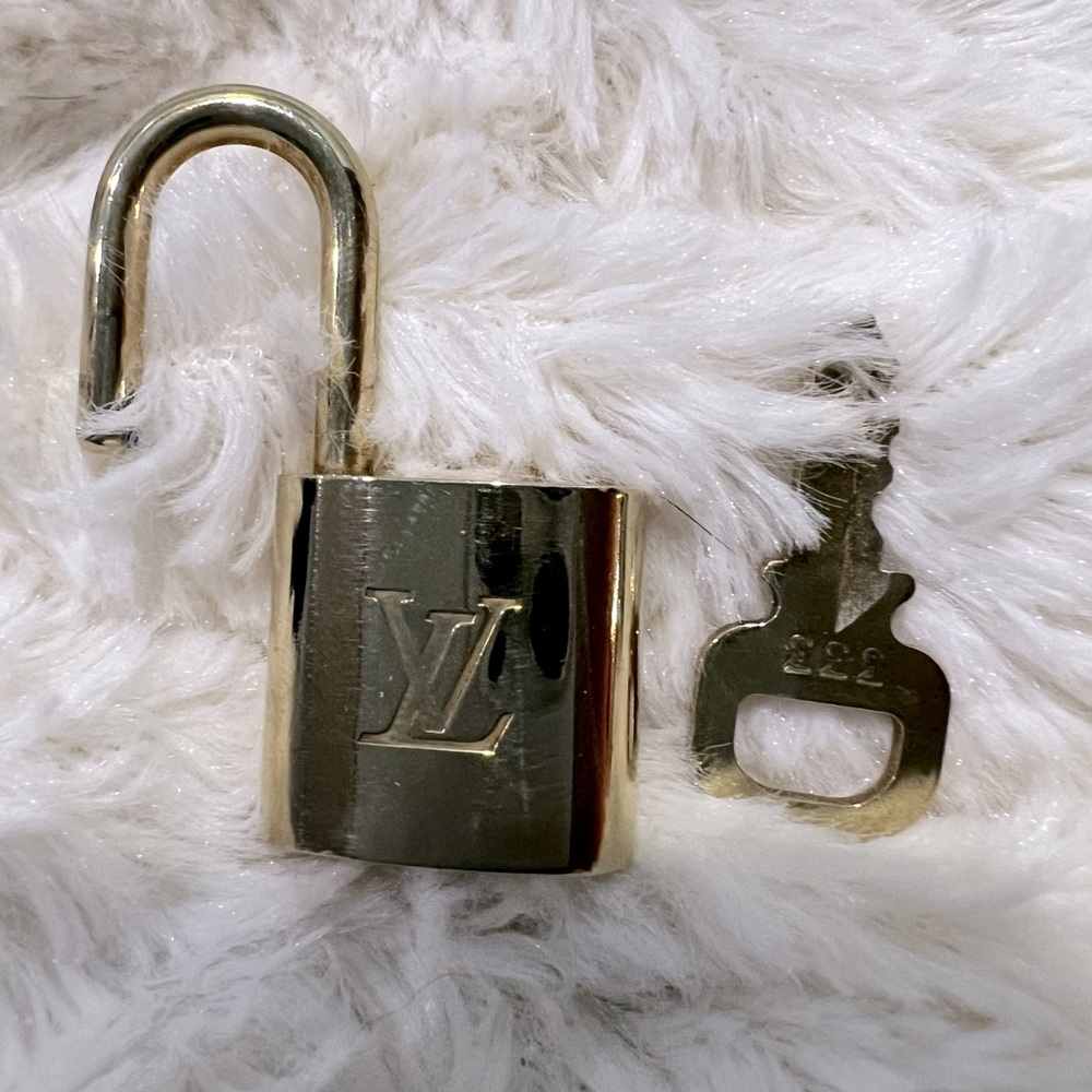 - 333 Louis Vuitton Lock and Key!